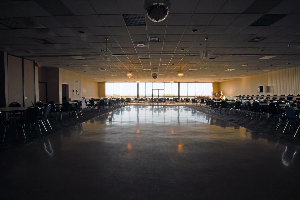 Wyndham Garden Medicine Hat Conference Center Exterior photo